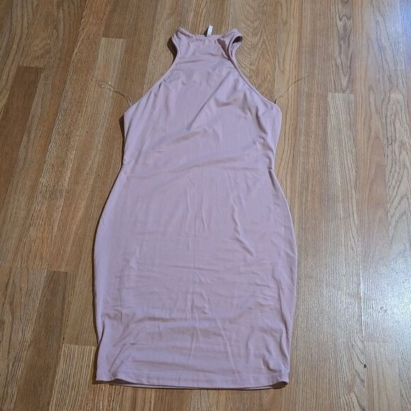 Elegant Pink Sleeveless Dress - Picture 5 of 14